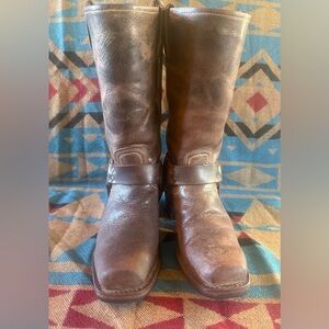 VINTAGE FRYE HARNESS BOOTS size 7.5 color Smoke or Distressed Brown.SUPER COOL